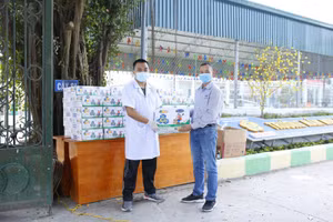Vinamilk tặng sữa, quà tết cho hơn 800 trẻ em năm nay đón Tết trong nơi cách ly