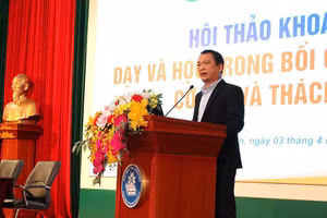 GS.TS Phạm Hồng Quang, Bí thư Đảng uỷ, Chủ tịch Hội đồng Đại học Thái Nguyên phát biểu tại Hội thảo.
