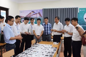 Phòng nghiên cứu, phát triển sản phẩm và giải pháp smarthome – IOT góp phần giúp sinh viên nhà trường tiếp cận nhanh với kiến thức thực tế, có cơ hội được thực hành thí nghiệm ngay từ khi còn ngồi trên ghế nhà trường