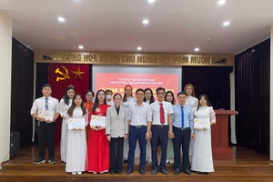 12 sinh viên Đại học Thái Nguyên vinh dự nhận học bổng Odon Vallet 