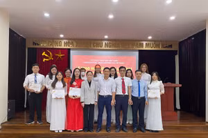 12 sinh viên Đại học Thái Nguyên vinh dự nhận học bổng Odon Vallet 