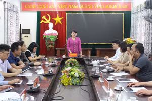 Bà Nguyễn Thị Mai - Giám đốc Sở Văn hóa, Thể thao và Du lịch tỉnh Thái Nguyên phát biểu tại buổi gặp mặt.