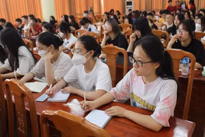 Trại hè tranh biện COEUS 2022 được tổ chức tại trường THPT Chuyên Thái Nguyên