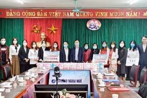 Trường Ngoại ngữ, Đại học Thái Nguyên đã trao 70 suất quà Tết cho sinh viên có hoàn cảnh khó khăn vươn lên trong học tập