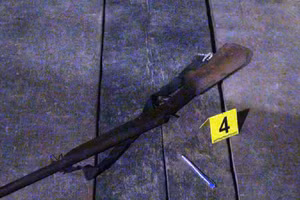 Khẩu súng đối tượng dùng để gây án (Ảnh: Cand.com.vn)