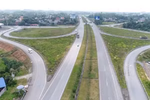 Với vị trí đắc địa, thành phố Sông Công, tỉnh Thái Nguyên được coi là “bản lề” trung chuyển giao lưu hàng hóa giữa tỉnh Thái Nguyên với các đô thị xung quanh.