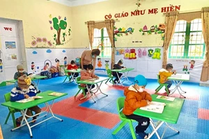 Các thầy cô giáo với tinh thần trách nhiệm và quyết tâm chung tay đẩy lùi dịch bệnh,