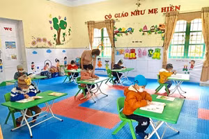 Các thầy cô giáo với tinh thần trách nhiệm và quyết tâm chung tay đẩy lùi dịch bệnh,