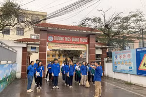 Ra quân vệ sinh đường phố.