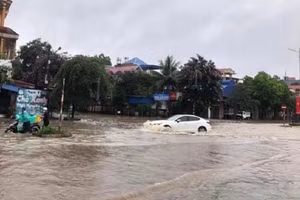 Mưa lớn kéo dài gây nhiều thiệt hại về tài sản của Nhân dân