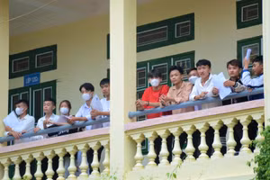 Thí sinh dự thi tại điểm thi Trường THPT Phan Đình Giót.