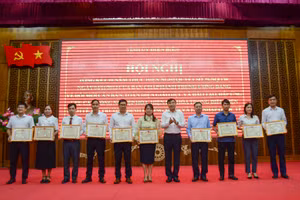 Các tập thể tiêu biểu trong thực hiện Nghị quyết 29 tại Điện Biên được khen thưởng.