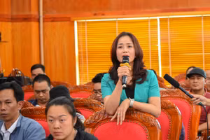 Đại diện đơn vị vận tải khách phát biểu ý kiến tại cuộc đối thoại.