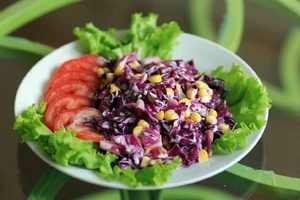 Giảm 10 cm vòng eo trong 1 tuần với salad rau quả