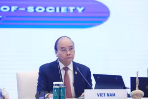 Chủ tịch nước Nguyễn Xuân Phúc dự Phiên họp hẹp lần thứ nhất - Tuần lễ Cấp cao APEC lần thứ 29, sáng 18/11. Ảnh: Thống Nhất/TTXVN.