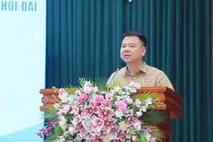 Nhà báo Triệu Ngọc Lâm – Tổng Biên tập Báo Giáo dục và Thời đại phát biểu tại buổi tập huấn.