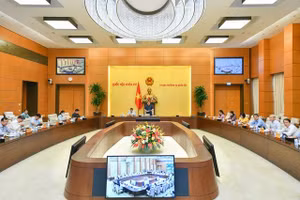 Ủy ban Thường vụ Quốc hội tổ chức phiên họp bất thường để xem xét quyết định điều chỉnh mức thuế bảo vệ môi trường đối với xăng, dầu, mỡ nhờn