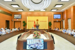 Ủy ban Thường vụ Quốc hội tổ chức phiên họp bất thường để xem xét quyết định điều chỉnh mức thuế bảo vệ môi trường đối với xăng, dầu, mỡ nhờn