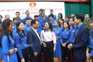 Ông Trịnh Việt Hùng, Chủ tịch UBND tỉnh đã trực tiếp đối thoại với thanh niên tỉnh Thái Nguyên.