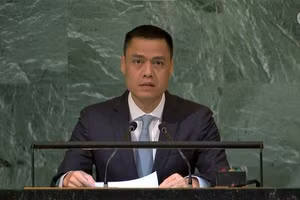 Đại sứ Đặng Hoàng Giang, Trưởng Phái đoàn thường trực Việt Nam tại Liên Hiệp Quốc, phát biểu tại cuộc họp khẩn cấp của Đại hội đồng Liên Hiệp Quốc. Nguồn: Bộ Ngoại giao