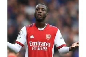 Nicolas Pepe chia tay Arsenal để gia nhập Nice theo dạng cho mượn.