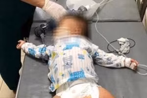 Cháu Hàng Ngọc L. được cấp cứu tại cơ sở y tế