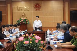 Nguyên lãnh đạo UBND tỉnh Thanh Hóa trong một buổi họp chỉ đạo về chương trình, chiến lược đầu tư phát triển cho giáo dục Thanh Hóa.