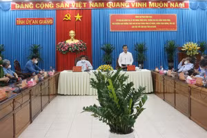 Ngày 7/11, ông Phan Đình Trạc - Ủy viên Bộ Chính trị, Trưởng Ban Nội chính Trung ương dẫn đầu đoàn công tác Trung ương có buổi làm việc với Ban Thường vụ Tỉnh ủy An Giang. (ảnh: dantri)