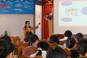 Ths Nguyễn Thị Diễm My chia sẻ tại buổi tập huấn.