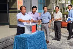 Sở GD&ĐT Cà Mau tổ chức vận động quyên góp.