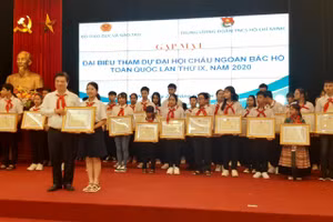 Gia Bảo dự Đại hội Cháu ngoan Bác Hồ toàn quốc 2020.