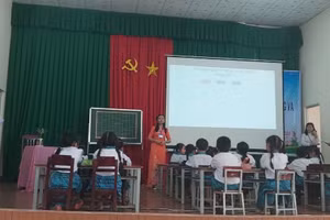 Tiết dạy minh họa môn Tiếng Việt lớp 1 với sự tham dự của cán bộ, giáo viên tỉnh Đồng Tháp.