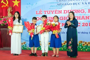 Tuyên dương, khen thưởng HS giỏi tiêu biểu TP Cần Thơ.