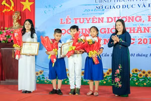 Tuyên dương, khen thưởng HS giỏi tiêu biểu TP Cần Thơ.