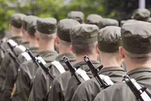 Ukraine kêu gọi các nước châu Âu hồi hương người trong độ tuổi nhập ngũ, Hungary thẳng thừng từ chối.