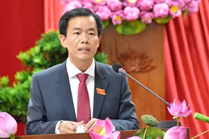 Ông Nguyễn Văn Phương phát biểu nhận nhiệm vụ sau khi được bầu làm Chủ tịch UBND tỉnh khóa VIII, nhiệm kỳ 2021- 2026.