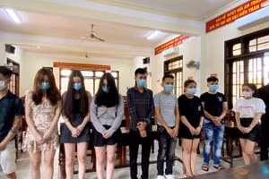 Các đối tượng tại cơ quan Công an.