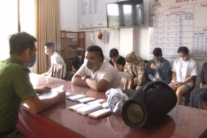 Các đối tượng tại cơ quan Công an.