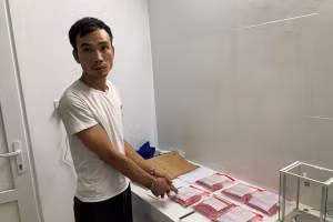 Đối tượng Nguyễn Xuân Phi và hơn 12.000 viên ma tuý.