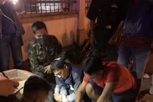 Lực lượng chức năng bắt giữ Phát đang vận chuyển hàng chục kg ma túy.