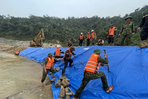 Công tác tìm kiếm các công nhân mất tích tại Hồ Thủy điện Rào Trăng 3 sẽ được nối lại vào ngày 01/7/2021.