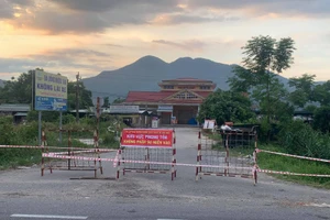 Phong toả chợ Lộc Thủy.