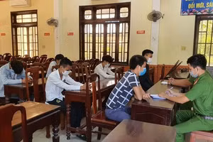 Các đối tượng tại cơ quan Công an.