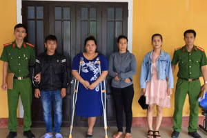 Trước đó Công an thị xã Hương Trà đã khởi tố 4 đối tượng về hành vi “Làm nhục người khác” và “Cố ý gây thương tích”.