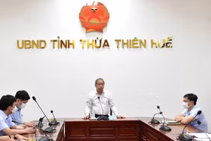 Chủ tịch UBND tỉnh Phan Ngọc Thọ phát biểu chỉ đạo tại cuộc họp.