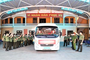 Chuyến xe vận chuyển hàng nghìn thiết bị y tế, vào các tỉnh phía Nam hỗ trợ công tác phòng chống dịch bệnh.