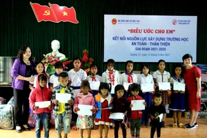 Đoàn công tác Bộ GD&ĐT do Thứ trưởng Ngô Thị Minh dẫn đầu đã có mặt tại huyện Hướng Hóa để thực hiện Chương trình “Điều ước cho em”.