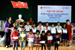 Đoàn công tác Bộ GD&ĐT do Thứ trưởng Ngô Thị Minh dẫn đầu đã có mặt tại huyện Hướng Hóa để thực hiện Chương trình “Điều ước cho em”.