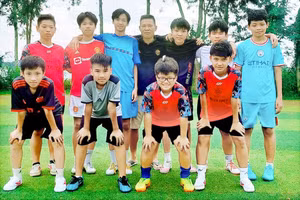 Học sinh Trường Tiểu học Trần Hưng Đạo (huyện Ea Kar, Đắk Lắk) tham gia hoạt động thể dục thể thao trong hè.