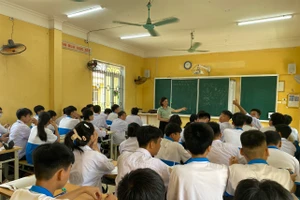 Cô trò Trường THPT Trần Quang Khải, Hưng Yên trong giờ học.